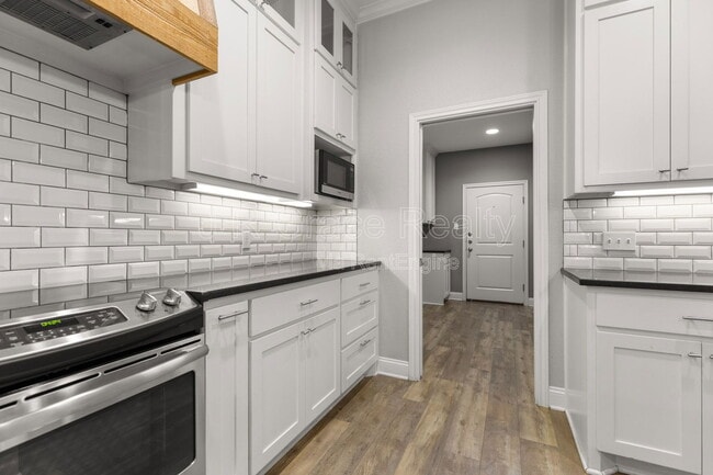 Building Photo - 19 N Shore Cir