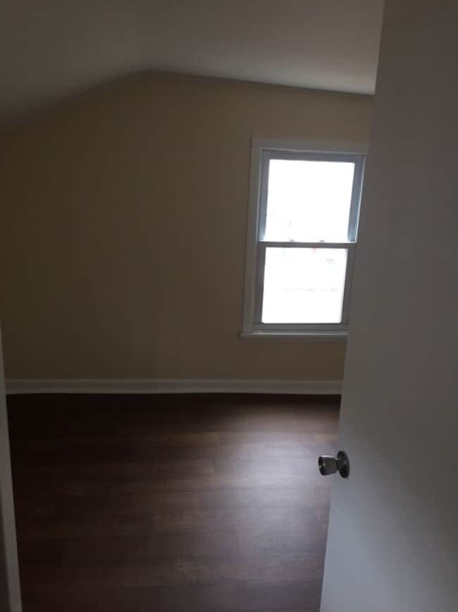 Building Photo - 209 S Main St