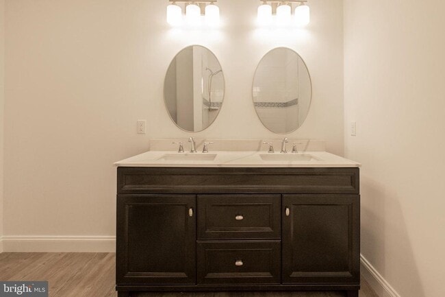 Building Photo - 5 Park Ln