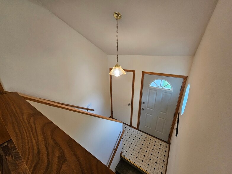 Garage and Basement Access - 609 Eagle Crest Ct