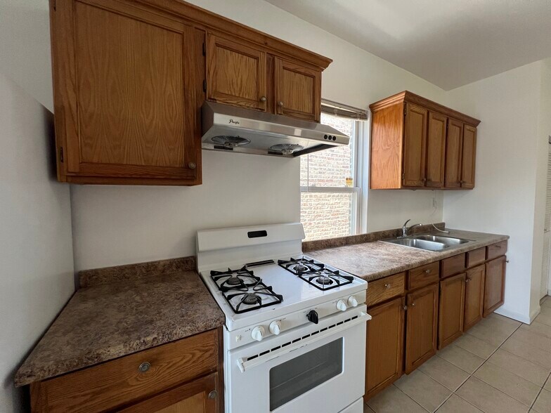 Kitchen - 3135 W 40th Pl