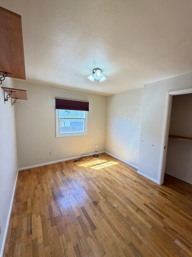 Building Photo - 3 Bedroom on Large corner lot!
