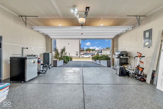 Building Photo - 315 Steeples Blvd