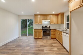 Building Photo - River Access! Spacious 3BD/1.5BA Home + Bonus Room, Office & Huge Shop | $500 Off 1st Month!