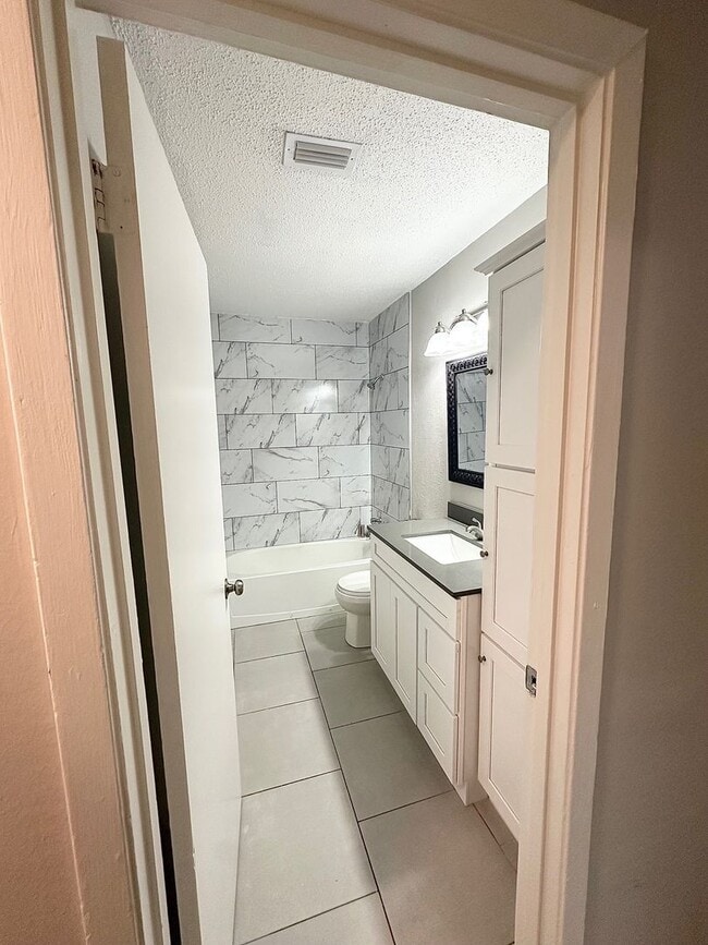 Building Photo - 3012 Gaines St