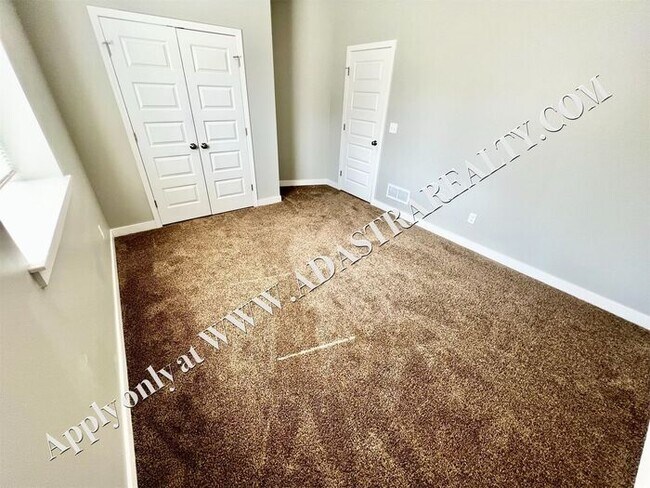 Building Photo - Beautiful Home in Independence-Available in JULY!!