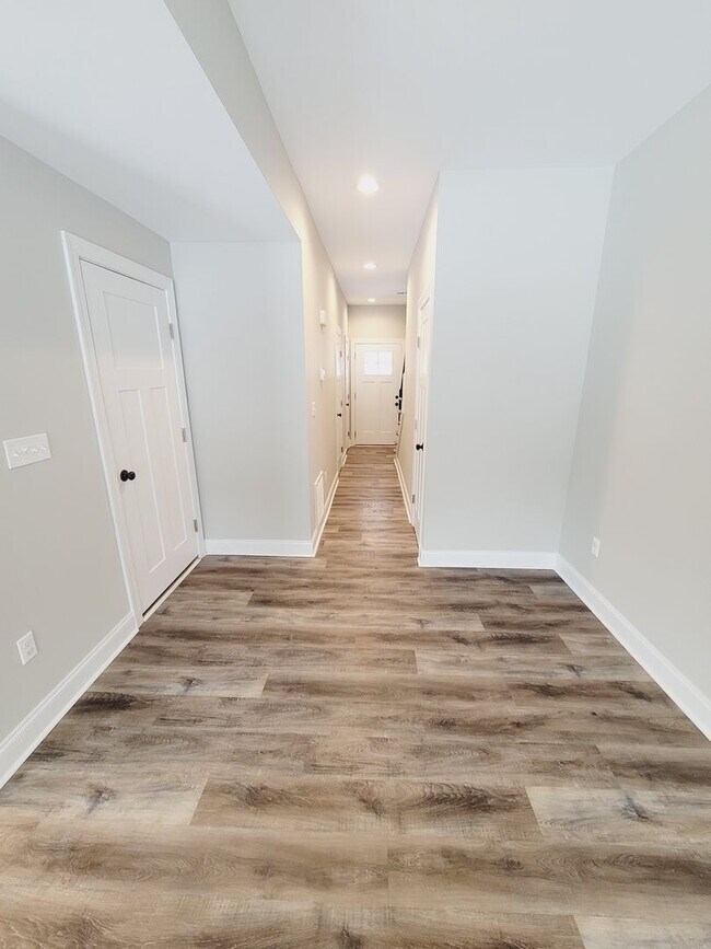 Building Photo - 1217 Lockewood Dr