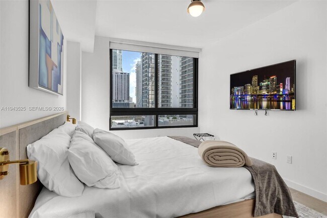 Building Photo - 225 N Miami Ave