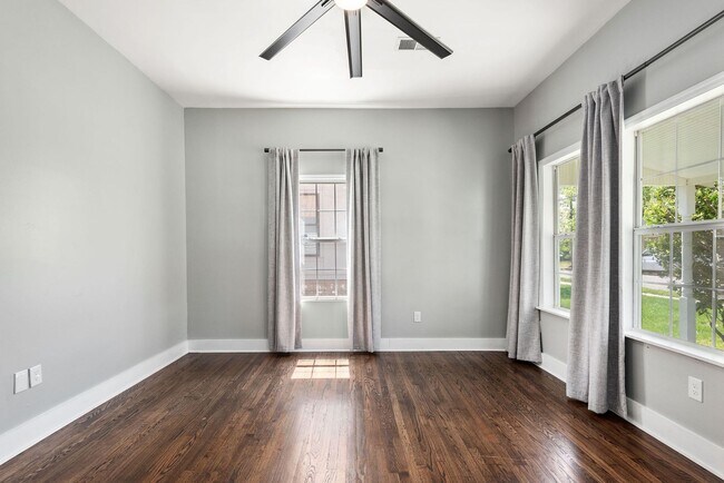 Building Photo - Located in the heart of Cleveland Park, this charming home has it all!