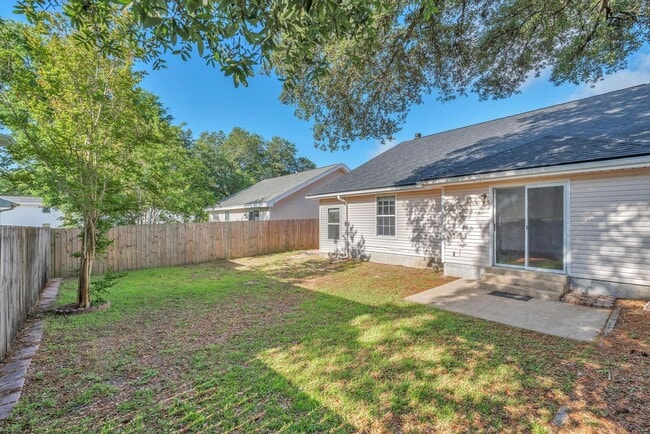 Building Photo - Updated Home in Convenient Location