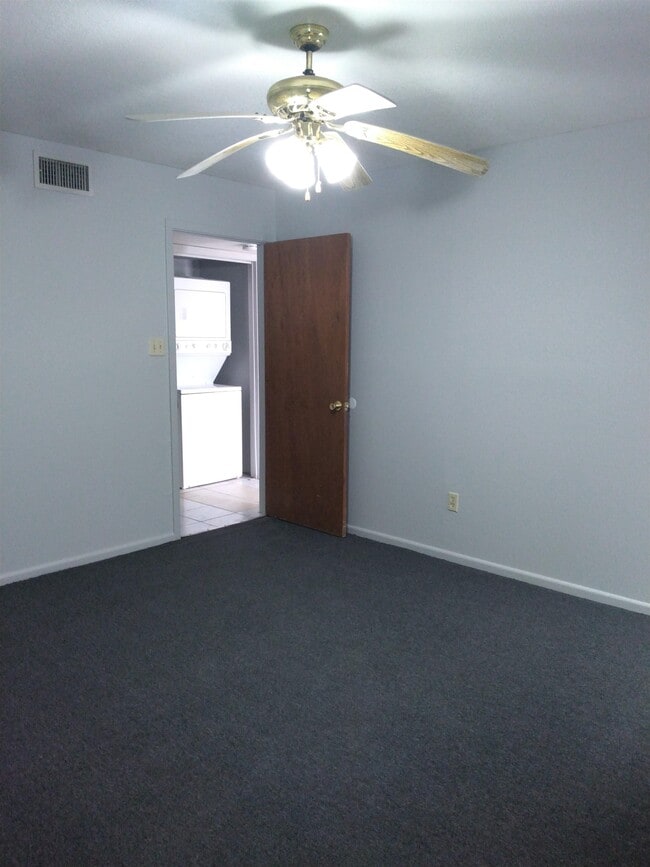 Building Photo - 105 Rockwell Way