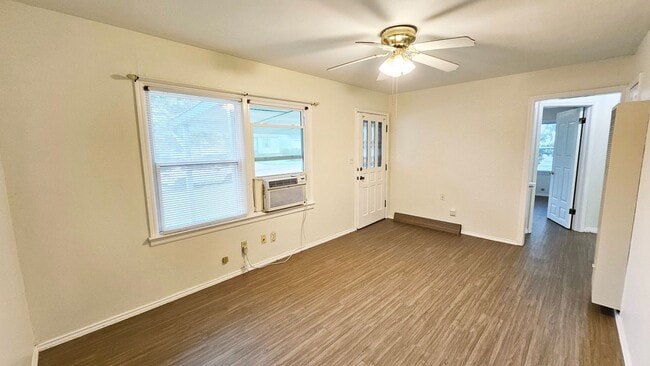 Building Photo - Charming 3/1 in Midwest City-Remodeled