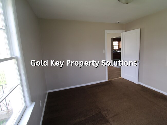 Building Photo - Remodeled 2 BR 1BA House with Garage (NO SECTION 8)