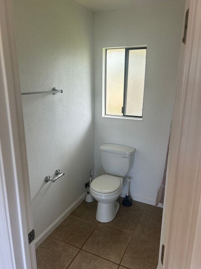 Building Photo - 3bd / 2ba Duplex Unit – Poipu Rd – Pet Friendly