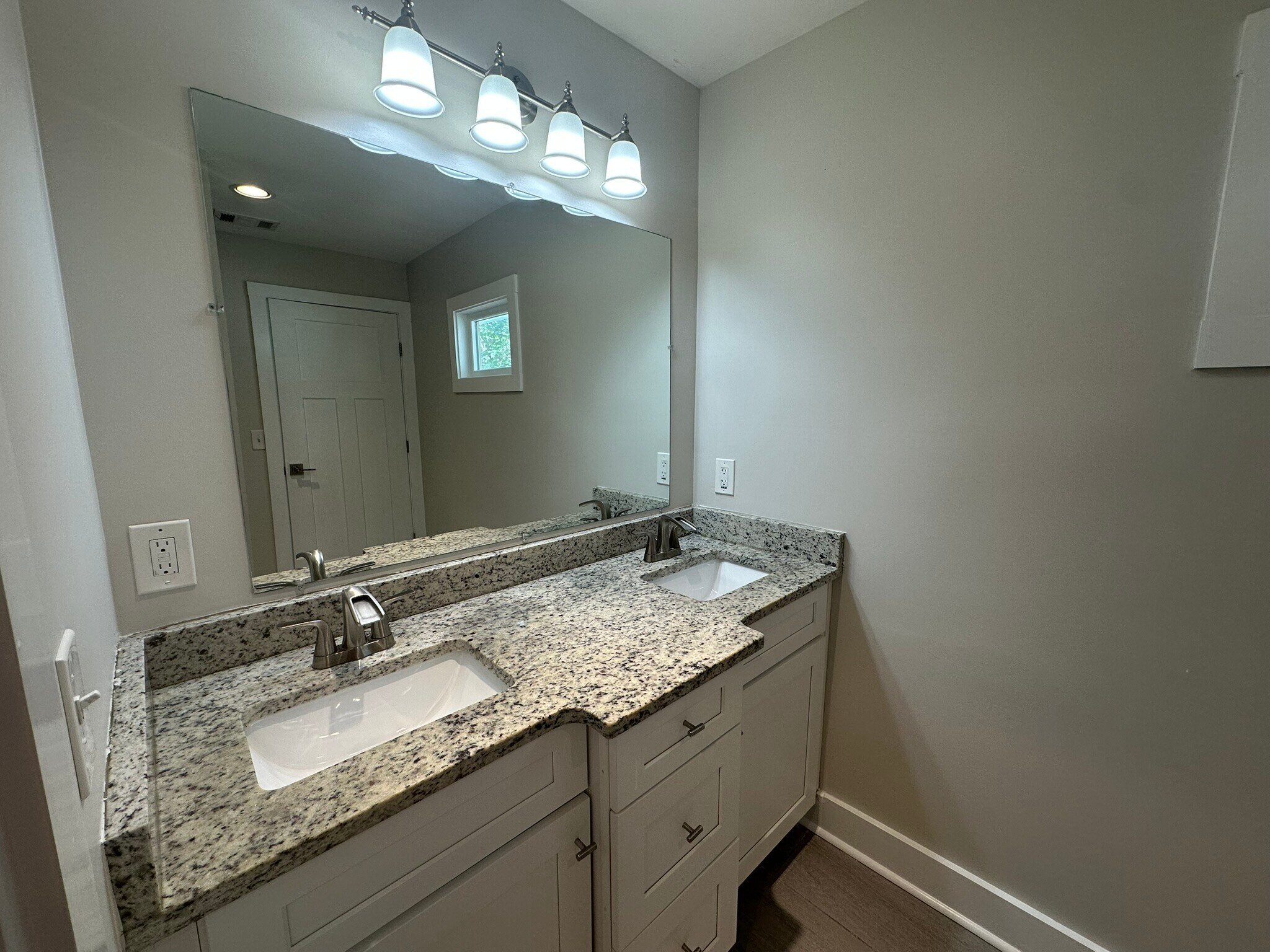 Building Photo - 569 Woods Dr NW