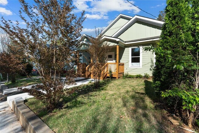 Building Photo - 598 Formwalt St SW