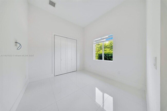 Building Photo - 10203 SW 136th St