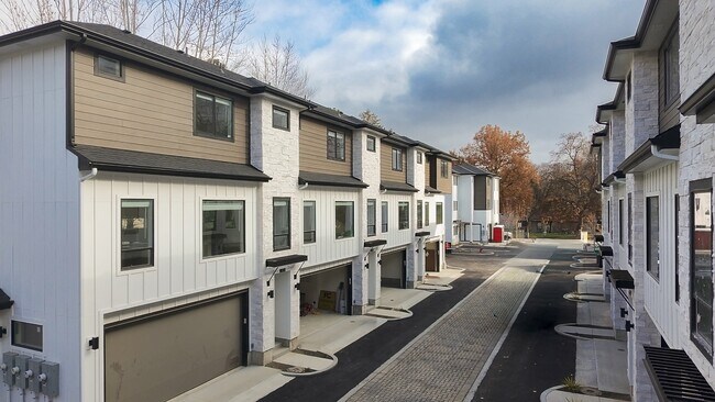 Building Photo - 4621 N Iota Ln