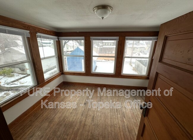 Building Photo - 939 SW Jewell Ave