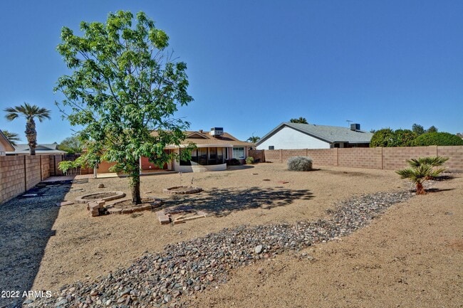 Building Photo - 14214 W Yosemite Dr