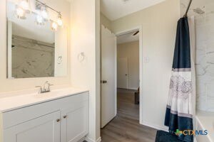 Building Photo - 102 Lariat Cir