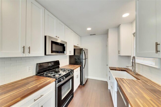 Building Photo - 519 Yucca Dr