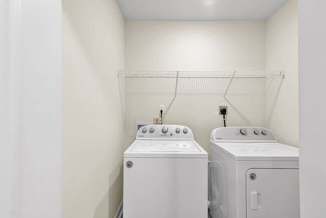 Building Photo - 303 Channel Run Ln