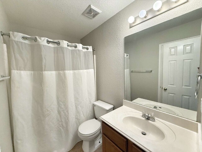 Building Photo - Freshly Painted 4-Bedroom Home in North Pa...