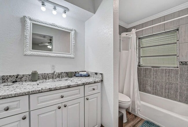 Building Photo - 532 N Palmway