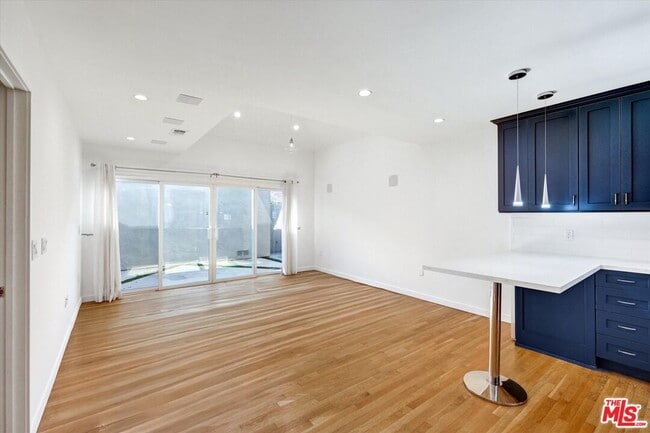 Building Photo - 5400 W 82nd St