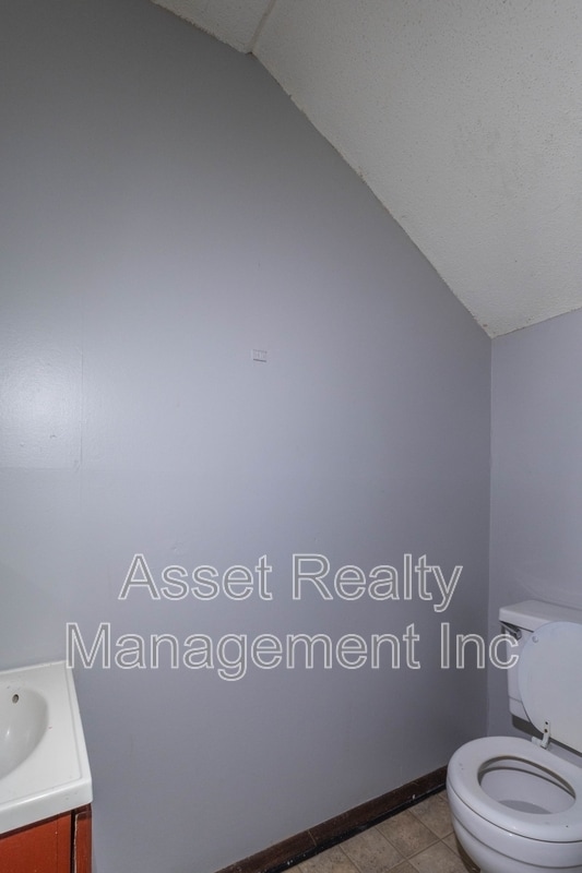 Building Photo - 102 Walnut Ln