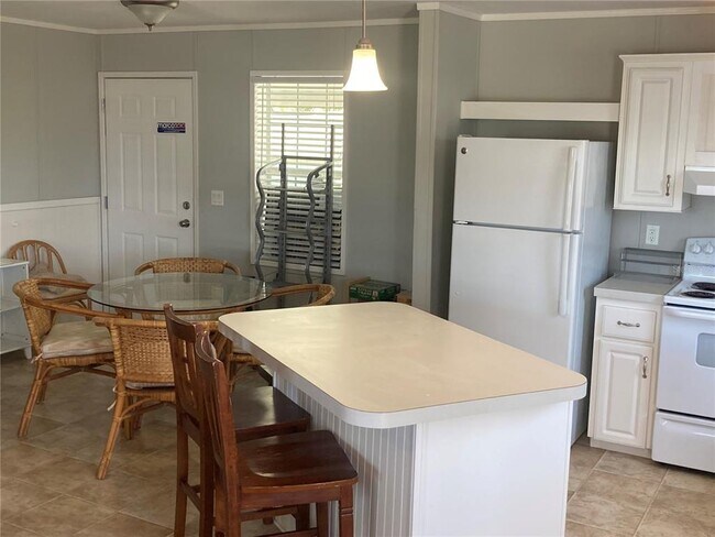 Building Photo - 5161 Boca Raton Ave