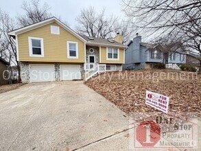 Building Photo - 3 spacious bedrooms and 2.5 bathrooms in K...