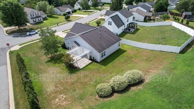 Building Photo - 120 Lantana Dr