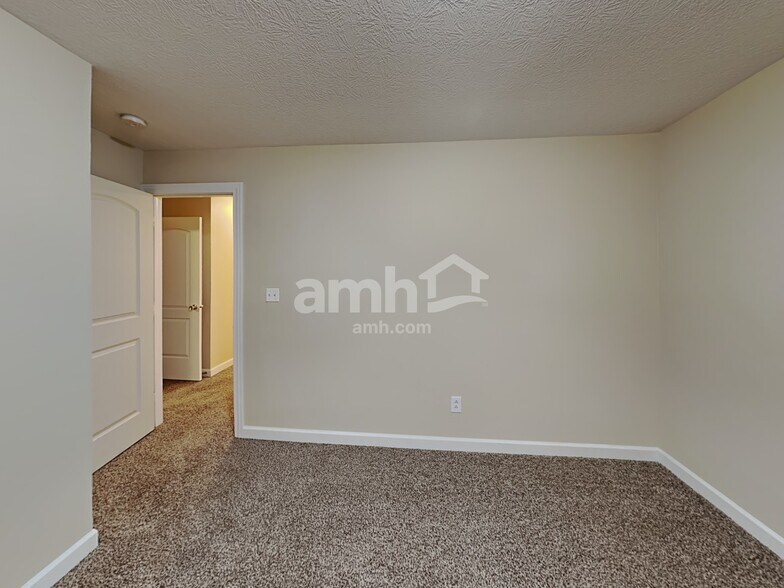 Building Photo - 5915 Cabot Dr