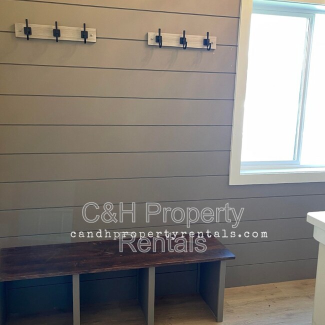 Building Photo - 1417 Columbine Dr