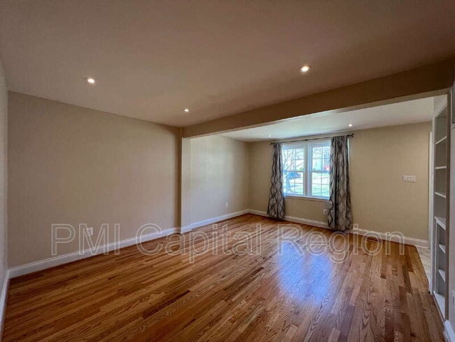 Building Photo - 10201 Millstream Dr