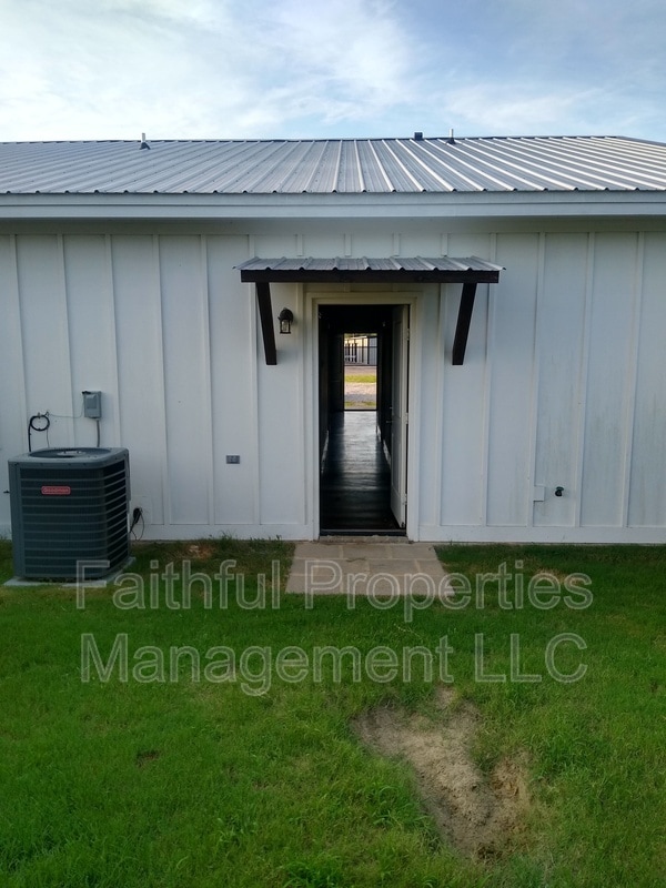 Building Photo - 14209 County Rd 452