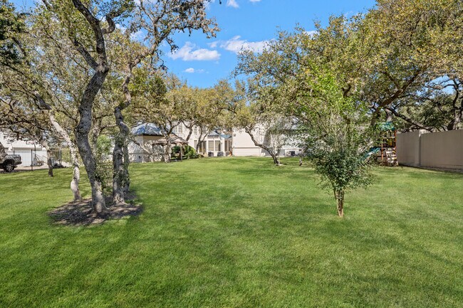 Building Photo - 3 Birnam Oaks