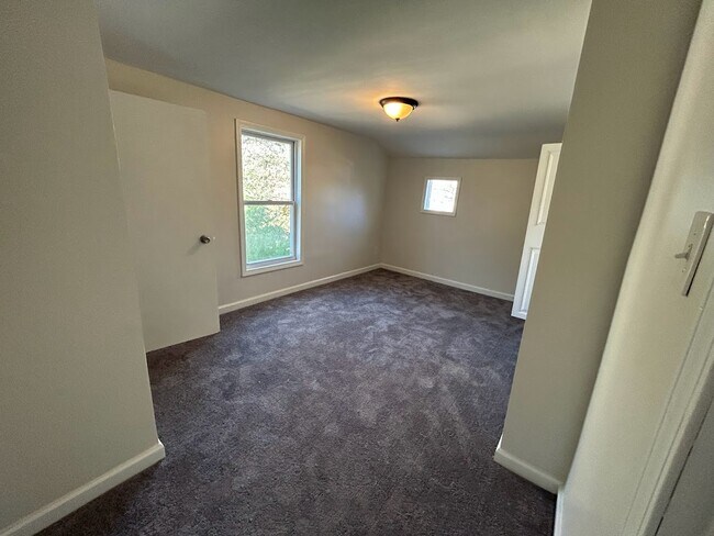 Building Photo - 15931 Deering St