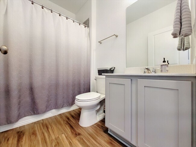 Building Photo - Spacious 4-Bedroom, 3-Bath Single-Family H...