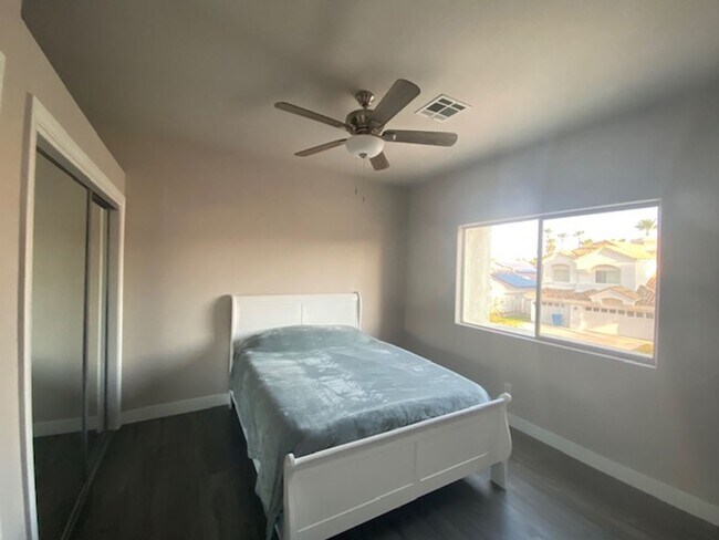 Building Photo - 8132 Bay Harbor Dr