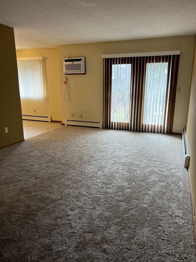 Building Photo - Tower Heights