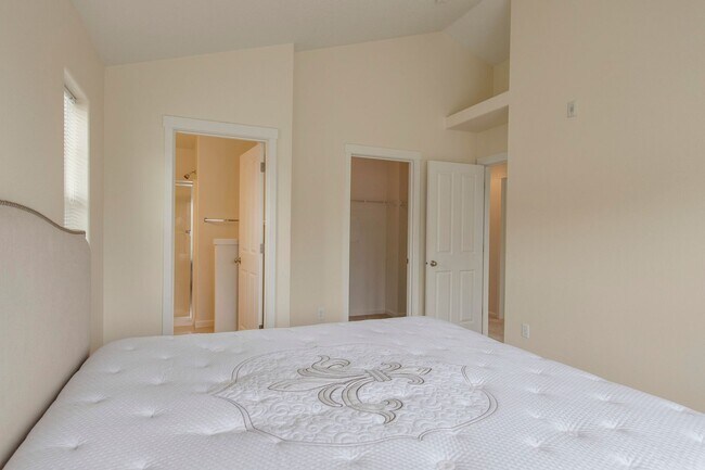 Building Photo - Timberland Falls Condo - 2bd, 2ba, 1011 sq...