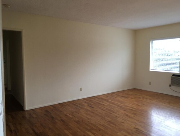 Living Room - 122 S Buena Vista St