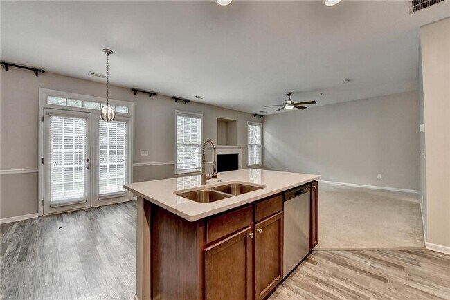 Building Photo - 3335 Castleberry Village Cir