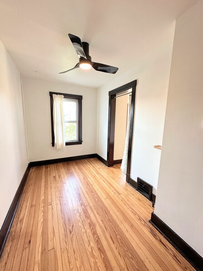 Building Photo - 7104 Schoyer Ave