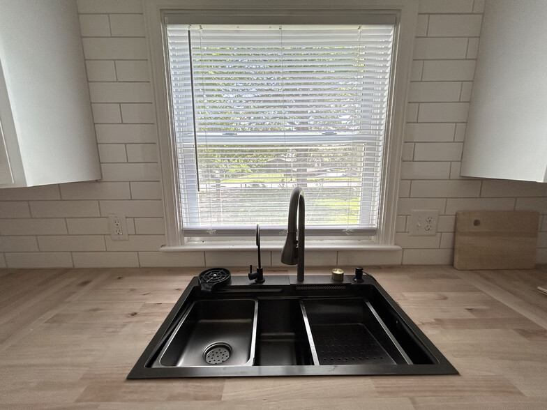 NEW Sink - 112 E 99th St