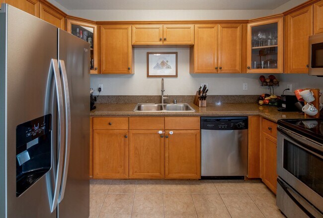 Building Photo - 2 Bedroom, 2 Bath Town Home in Gate Community