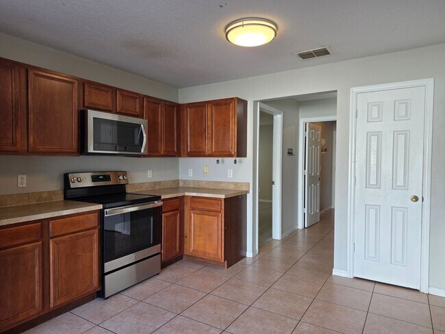 Building Photo - Four Bedroom Home at Waterford Trails in Orlando